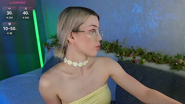 LindaThackerr's Live XXX Chat