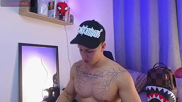 Онлайн чат XXX ASHTON_HILS