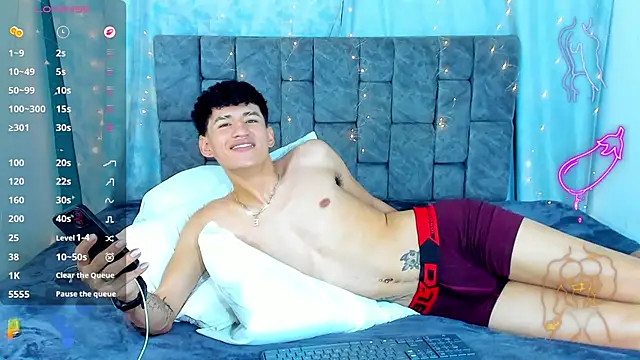 XXX chat uživo modela NicolasTorrez