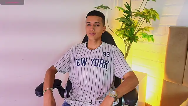 XXX chat uživo modela Alan_Colthon