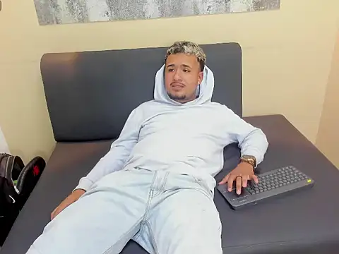 XXX chat uživo modela MAICOL_TORNER