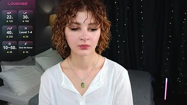 Kira__Fluffy Chat XXX live