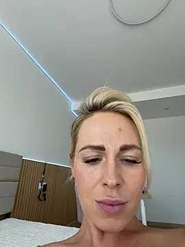 streetdoll's Live XXX Chat