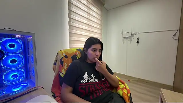 دردشة cloe_small الجنسية المباشرة