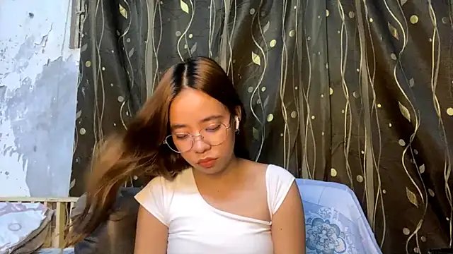 AnitraHazelgrove's Live XXX Chat