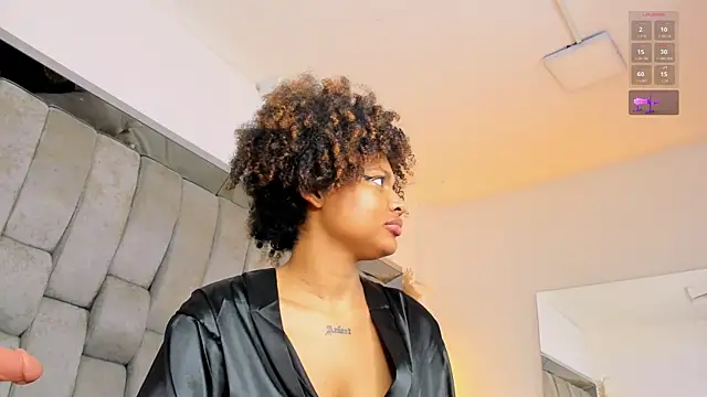 צ'אט XXX בשידור חי של _CurlyGirl_