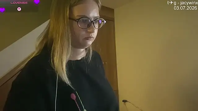 JacyWinslat Adlı Modelin Canlı XXX Sohbeti
