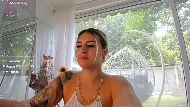Czat XXX na żywo – Ella_Vee