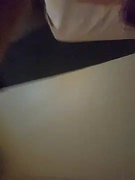 CurvySquirter69 Adlı Modelin Canlı XXX Sohbeti