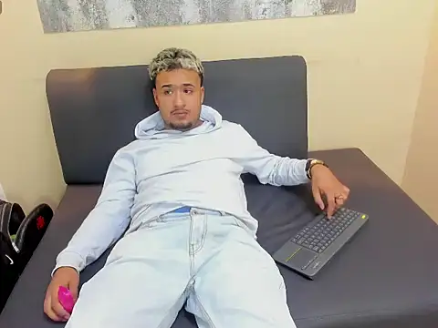 MAICOL_TORNER Live XXX Chat