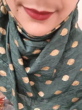 Indian-Aleena élő XXX-chatje