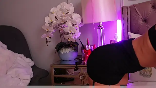 JenniferLovve Adlı Modelin Canlı XXX Sohbeti
