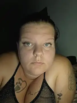 XXX chat uživo modela BadMommyyyyy
