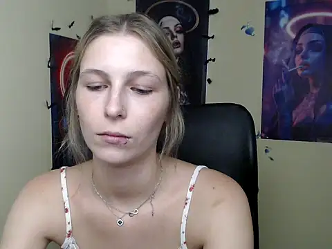 StrangerGi's Live XXX Chat