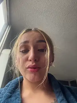 Sara_Sophia420 网络视讯表演