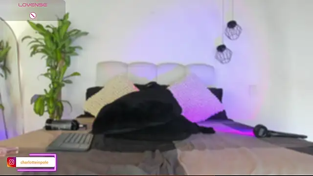 charlotteinpool Live XXX-Chat