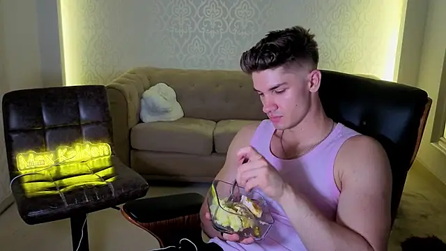Онлайн чат XXX MaxKaiden