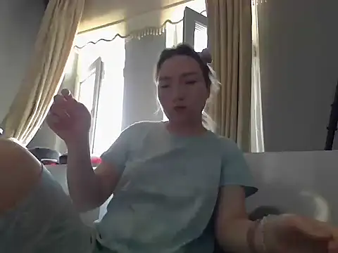Vinoriaki live XXX chat