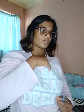 צ'אט XXX בשידור חי של indianstrawberrylips4u