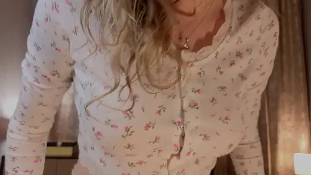 DonaDebore Adlı Modelin Canlı XXX Sohbeti