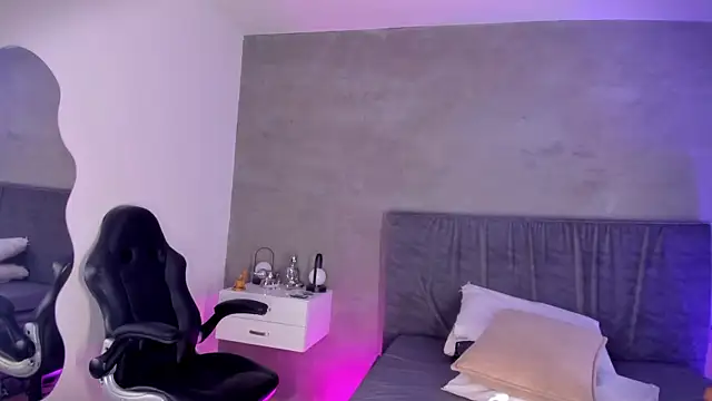selena_monroy's Live XXX Chat