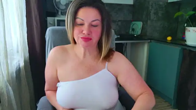 MishaMILF Chat XXX in diretta
