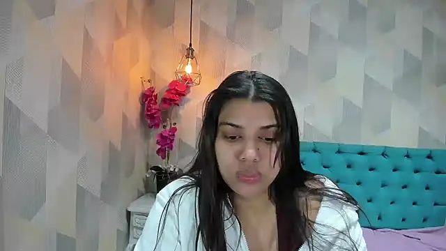 Chat +18 de LindaBreeS ao vivo