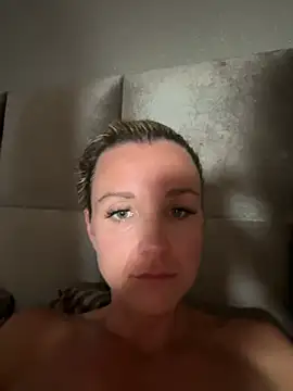 Chat XXX ao vivo de Bella-Tight