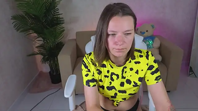 kira_hatti – Naživo XXX chat
