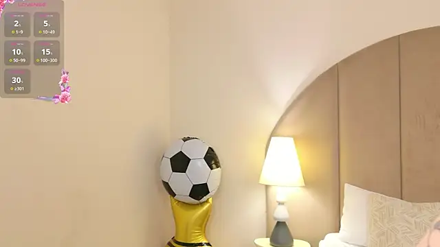 SelenaAlmond's Live XXX Chat