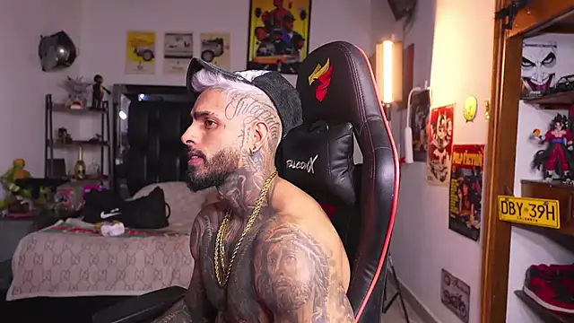 logan_hugh8's Live XXX Chat