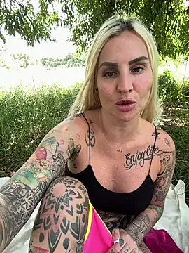 Czat XXX na żywo – CoraDiamond