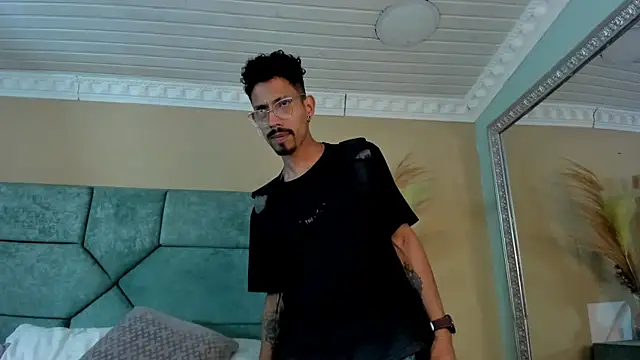 NoaahTylor's Live XXX Chat