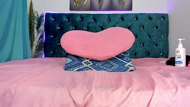valery_adams_13's Live XXX Chat