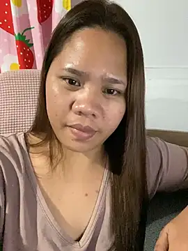 -CLARAMommy- Adlı Modelin Canlı XXX Sohbeti