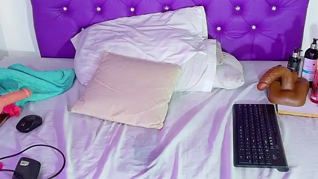 ebony_NeighborMoans élő XXX-chatje