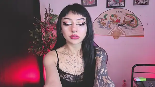 Chat +18 de catipetite ao vivo