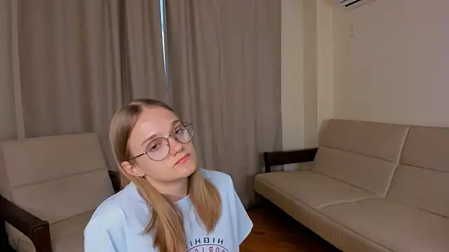 FemMantis Chat XXX live