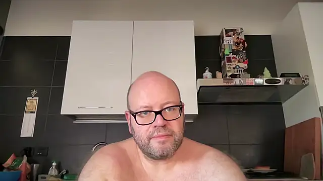 theitalianbear Chat XXX live