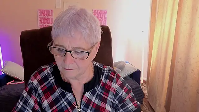 Chat +18 de Sandra_Snowflake ao vivo