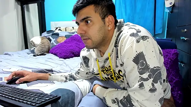 LazyandSniffer28's Live XXX Chat