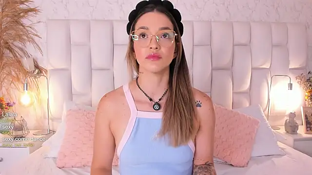 Chat +18 de ClaradelMar ao vivo