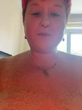 BustyRedxx's Live XXX Chat