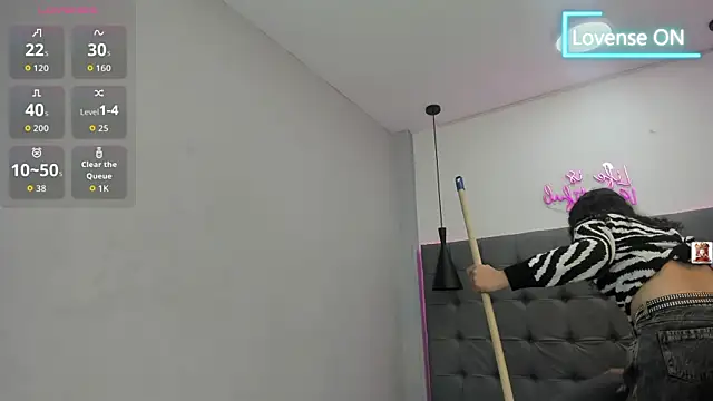 scarletcherry18's Live XXX Chat