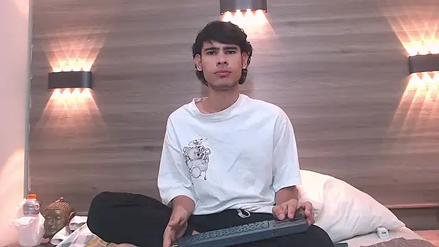 Kevin_Brooks1 Adlı Modelin Canlı XXX Sohbeti