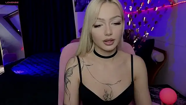 LinaLirian live XXX chat