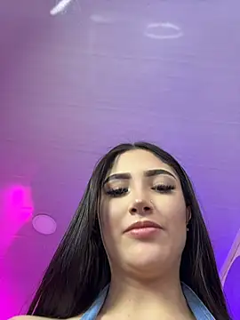 Živý XXX chat babyy_nicols_m