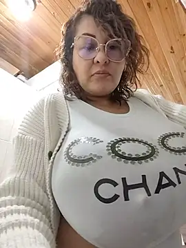 Chatroom XXX en direct de AlexxiaaMat