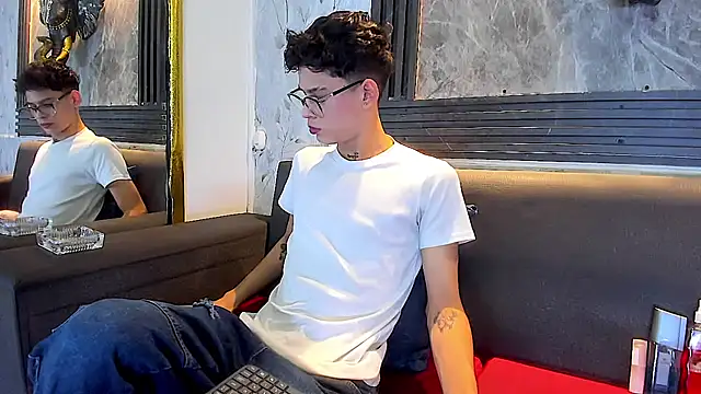 Brianhot0F – Naživo XXX chat