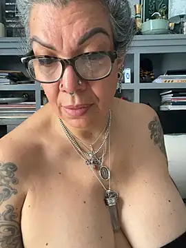Chat +18 de dieseldame1313 ao vivo